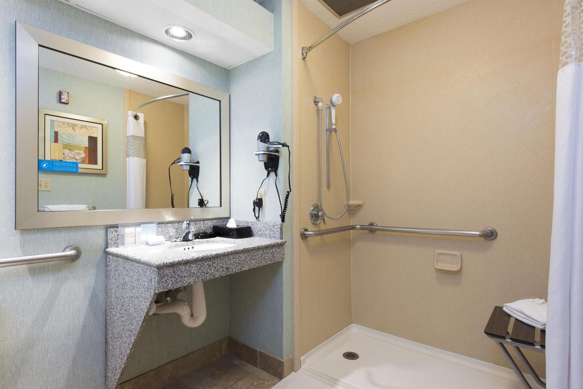 Hampton Inn & Suites Кокомо Екстериор снимка