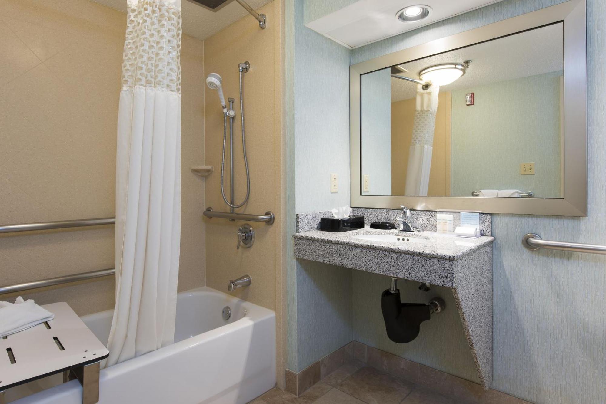 Hampton Inn & Suites Кокомо Екстериор снимка