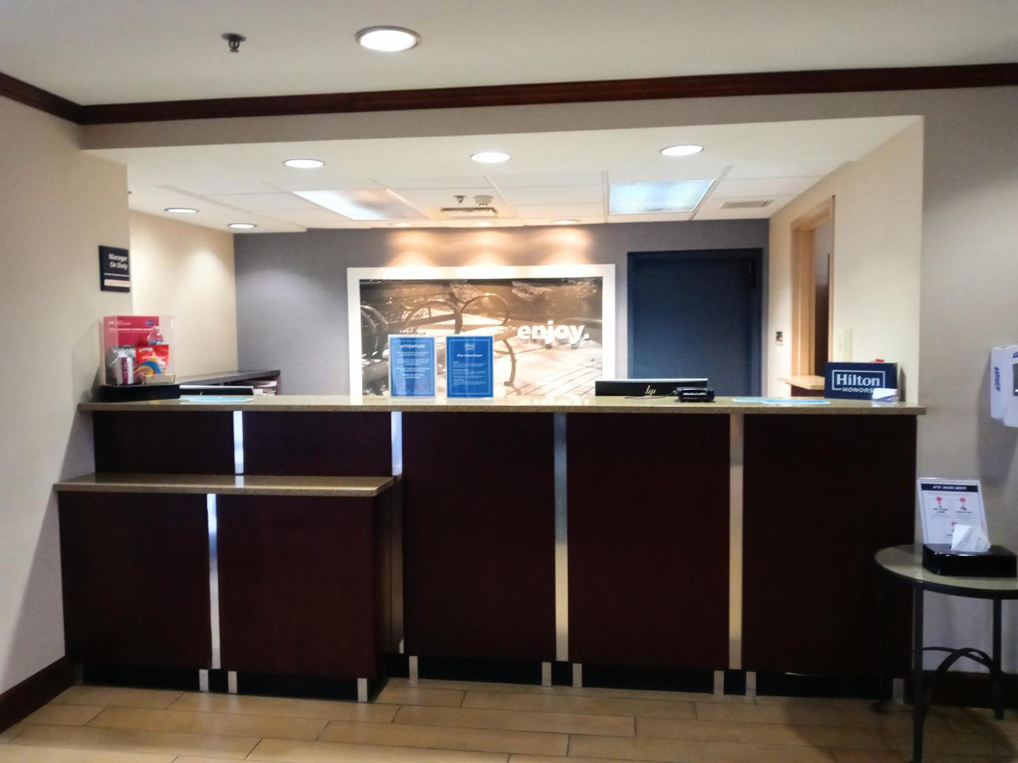 Hampton Inn & Suites Кокомо Екстериор снимка
